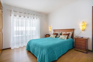 3 bedrooms, iron/ironing board, free WiFi, bed sheets - Holiday Home 'Casa Da Cândida' with Mountain View, Private Terrace and Wi-Fi (Nazaré)