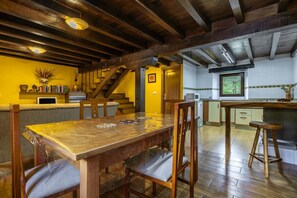 Dining - Holiday Home 'La Plazuca Cerrucao' with Mountain View and Shared Garden (Selaya)