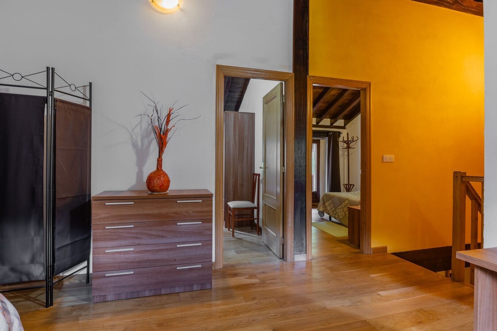 3 dormitoris, planxa i posts de planxar, wifi i roba de llit 