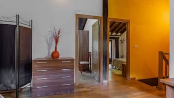 3 dormitoris, planxa i posts de planxar, wifi i roba de llit