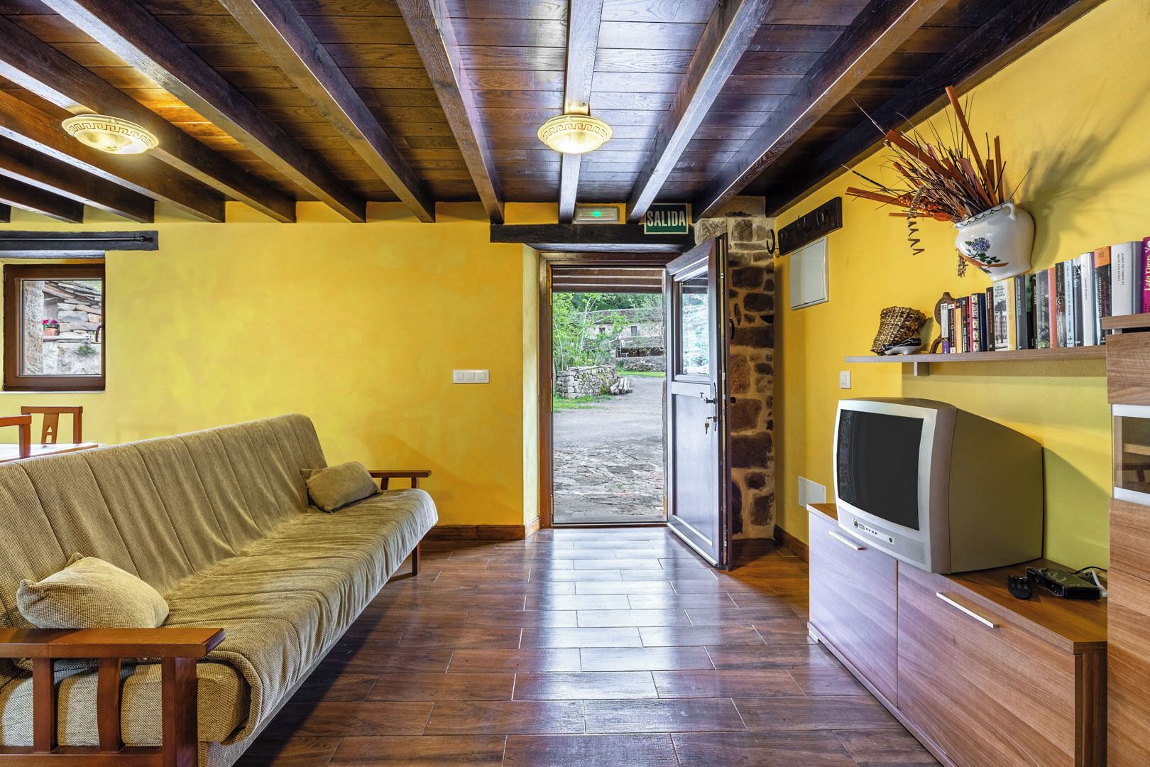 Télévision, cheminée