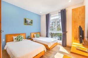 Hypo-allergenic bedding, minibar, individually decorated