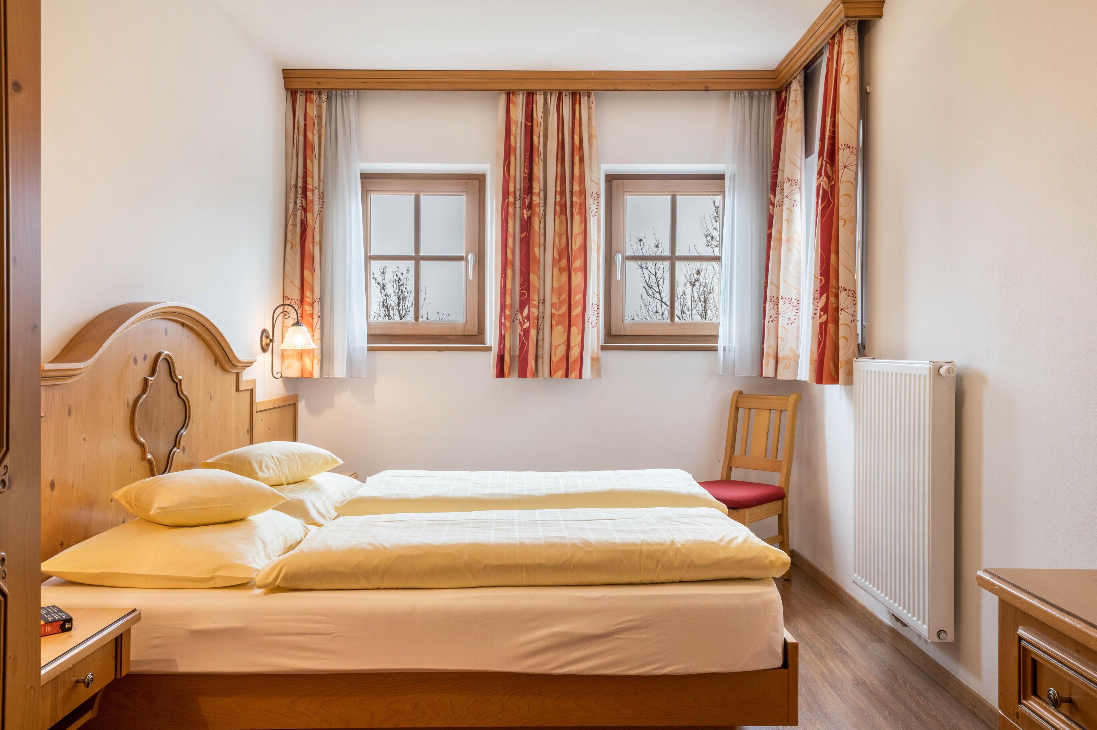 2 多间卧室、免费 WiFi、床单