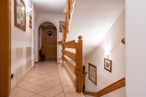 Interior - Apartment 'Apartments Mirabell Nicole' with Mountain View, Shared Terrace and Wi-Fi (Livinallongo del Col di Lana)