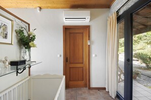 Interior - Holiday Home 'Casa De Andrães Magnolias' with Shared Pool, Wi-Fi and Air Conditioning (Marco de Canaveses)