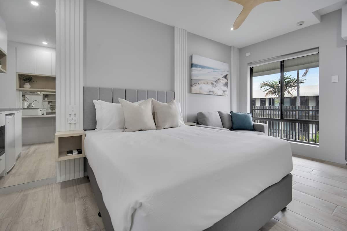 Hypo-allergenic bedding, pillowtop beds, in-room safe, desk
