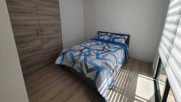 2 bedrooms, iron/ironing board, WiFi, bed sheets