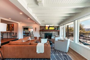 Smart TV, fireplace - Hawthorn House at Hound Ears - STUNNING Grandfather views! Pool table! Updated! (Boone)