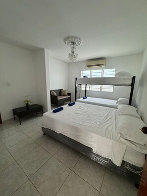 Kamar Double Comfort | Didekorasi berbeda-beda dan dilengkapi dengan perabotan berbeda-beda