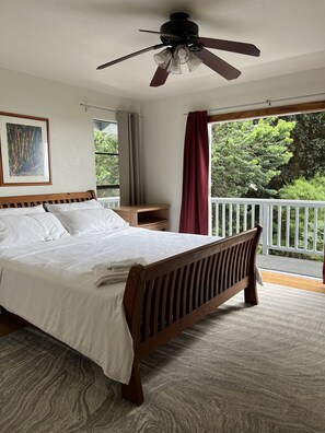4 bedrooms, iron/ironing board, free WiFi, bed sheets - Panoramic Views, King Bed, Private, Close to Town. (Kailua-Kona)