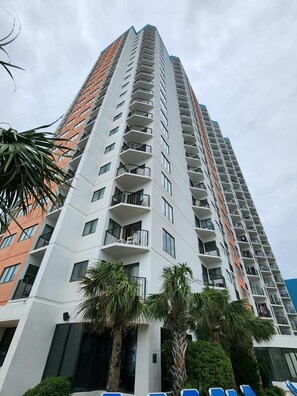 Exterior - Cozy Ocean View 1 Bedroom Condo - Palace Resort Unit 510 (Myrtle Beach)