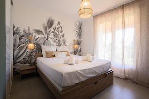 A bedroom with a large bed, bedside lamps, a nightstand, and a window with curtains. - Villa Halo, Lagoon Pool & Exclusive seaside getaway (Agde)