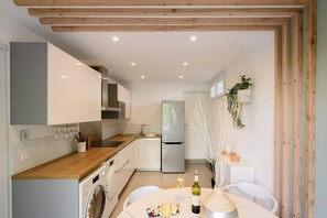 冷蔵庫、電子レンジ、オーブン、食器洗い機