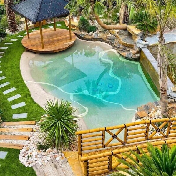 Et oppvarmet basseng