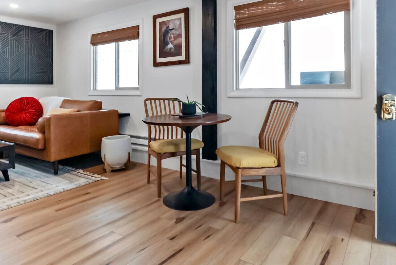 Televisión y chimenea 