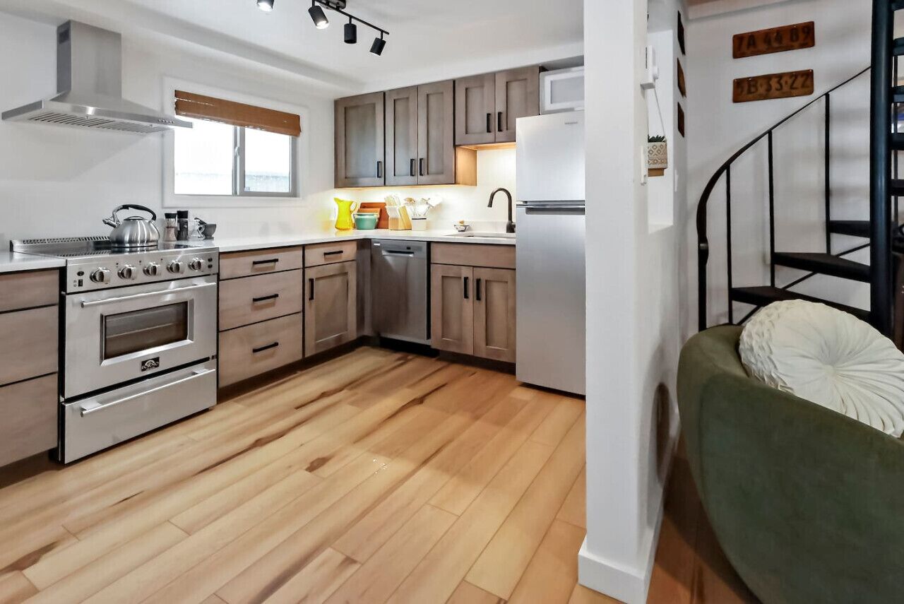 Refrigerador, microondas, horno y parrilla de estufa 