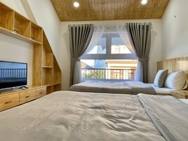 Apartamento económico | Escritorio, sistema de insonorización, tabla de planchar con plancha