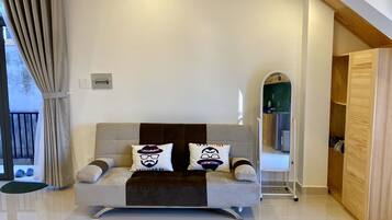 Economy Apartment | Desk, soundproofing, iron/ironing board, free WiFi