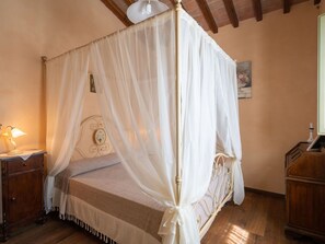 1 bedroom, travel crib, free WiFi