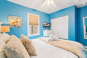 3 bedrooms, desk, iron/ironing board, travel crib