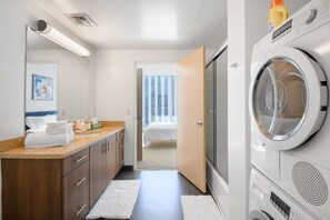 Interior - High-Rise 1BD with Stunning View in Korea Town (Beverly Hills)