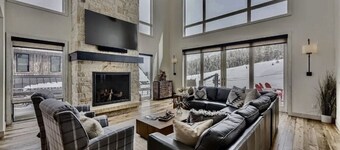 The Grand Timbers - Luxury Ski-in/Ski-out Home with Mountain Views