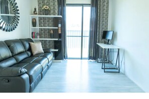 Smart-TV, Bücher, Computerbildschirme