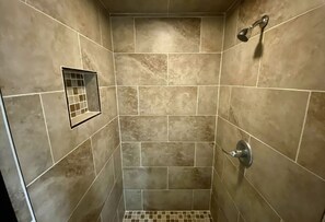 Shower, hair dryer, towels, soap - Gorgeous Views Of Lake Hamilton (Hot Springs)