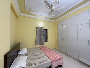 3 bedrooms, in-room safe, iron/ironing board, WiFi - Your Home Away from Home. (Lucknow)
