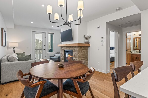 Dining - Spring Creek Vacations 1 BR Condo 206TM (Canmore)