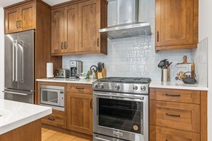 Microwave, oven, stovetop, dishwasher - Spring Creek Vacations 1 BR Condo 206TM (Canmore)