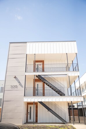 Exterior - 1BR1B Contemporary Chrome Escape  (Dallas)