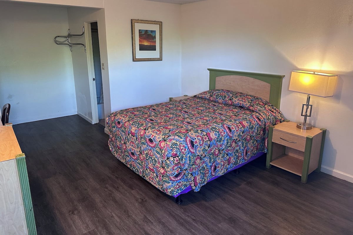 Economy Room | In-room dining