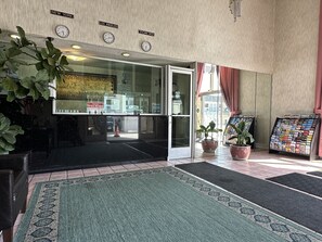Quầy tiếp tân