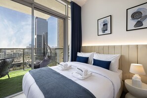 Skrivebord, strykejern/-brett, reiseseng for barn og wi-fi