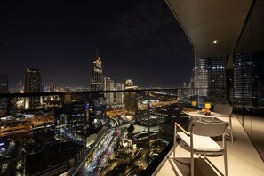 Outdoor dining - 3BR Burj Khalifa Fountain NYE View | Address (Dubai)