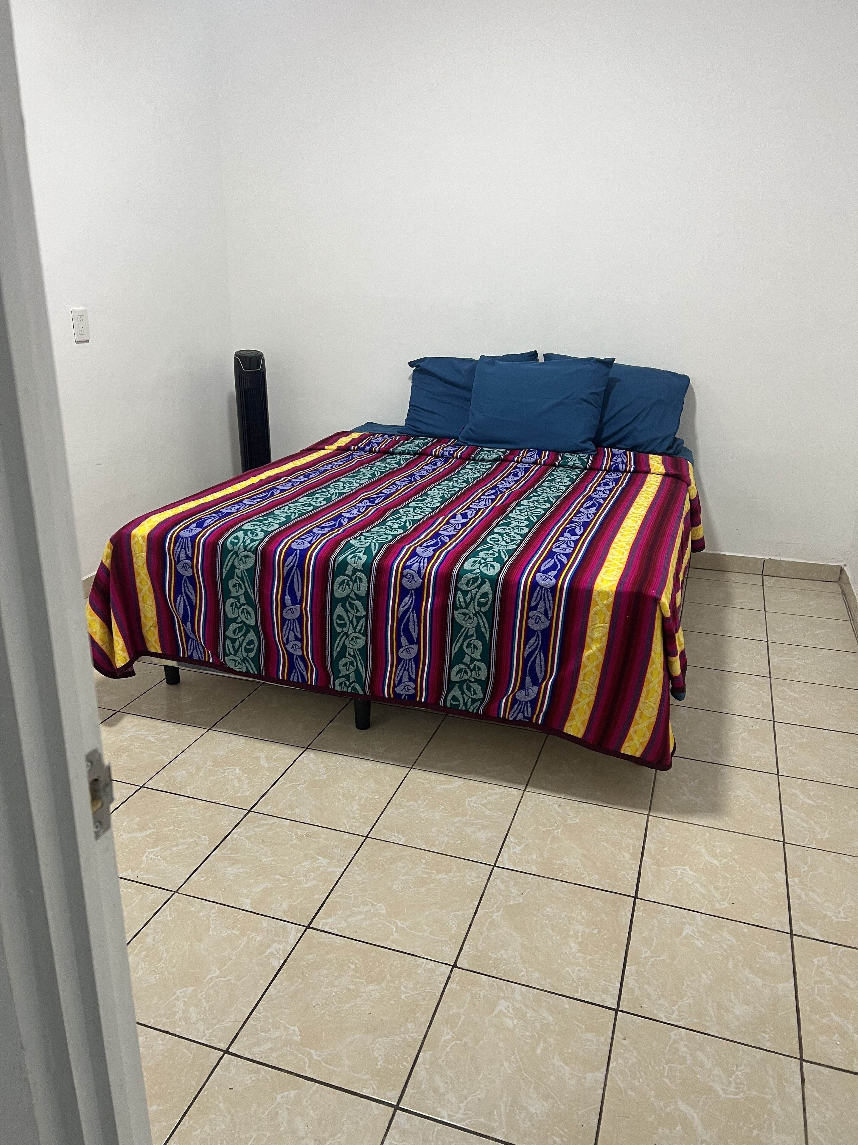 4 多间卧室、熨斗/熨衣板、免费 WiFi、床单