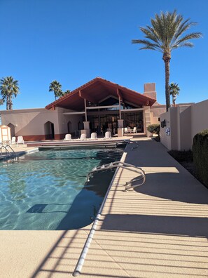 Outdoor pool, a heated pool - House refurbished in HOA with its own great recreational area and heated pool.   (Green Valley)