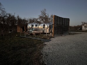 Property grounds - Vintage Airstream tucked in Fredericksburg, Texas Hill country!! (Fredericksburg)
