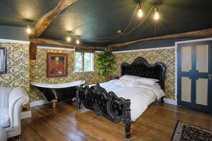 3 habitaciones, tabla de planchar con plancha, wifi y ropa de cama 