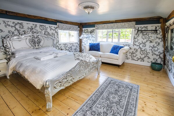 8 chambres, fer et planche à repasser, Wi-Fi, literie fournie