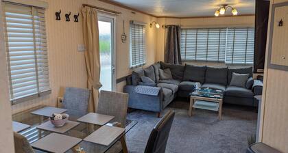 Beach House - Dog Friendly, Anderby Creek