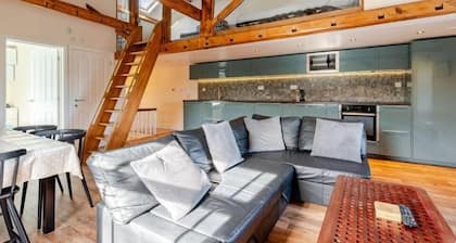 Sedbergh Penthouse - KingBed - Tv - Wifi