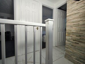 Interior - 3 Bed House - Sleeps 7 - Garden - Parking - Wifi (Birmingham)