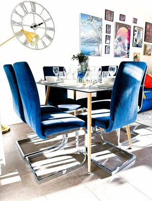 Dining - 3Bed House For Contractors/Large Group Sleep upto9 (Birmingham)