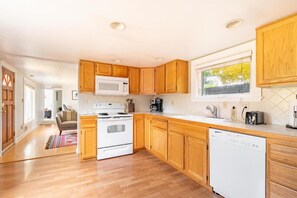 Private kitchen - Delightful Urban Retreat (Seattle)