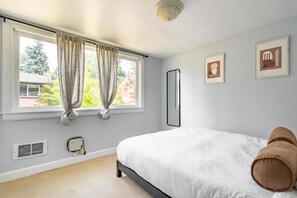 2 bedrooms, WiFi, bed sheets - Delightful Urban Retreat (Seattle)