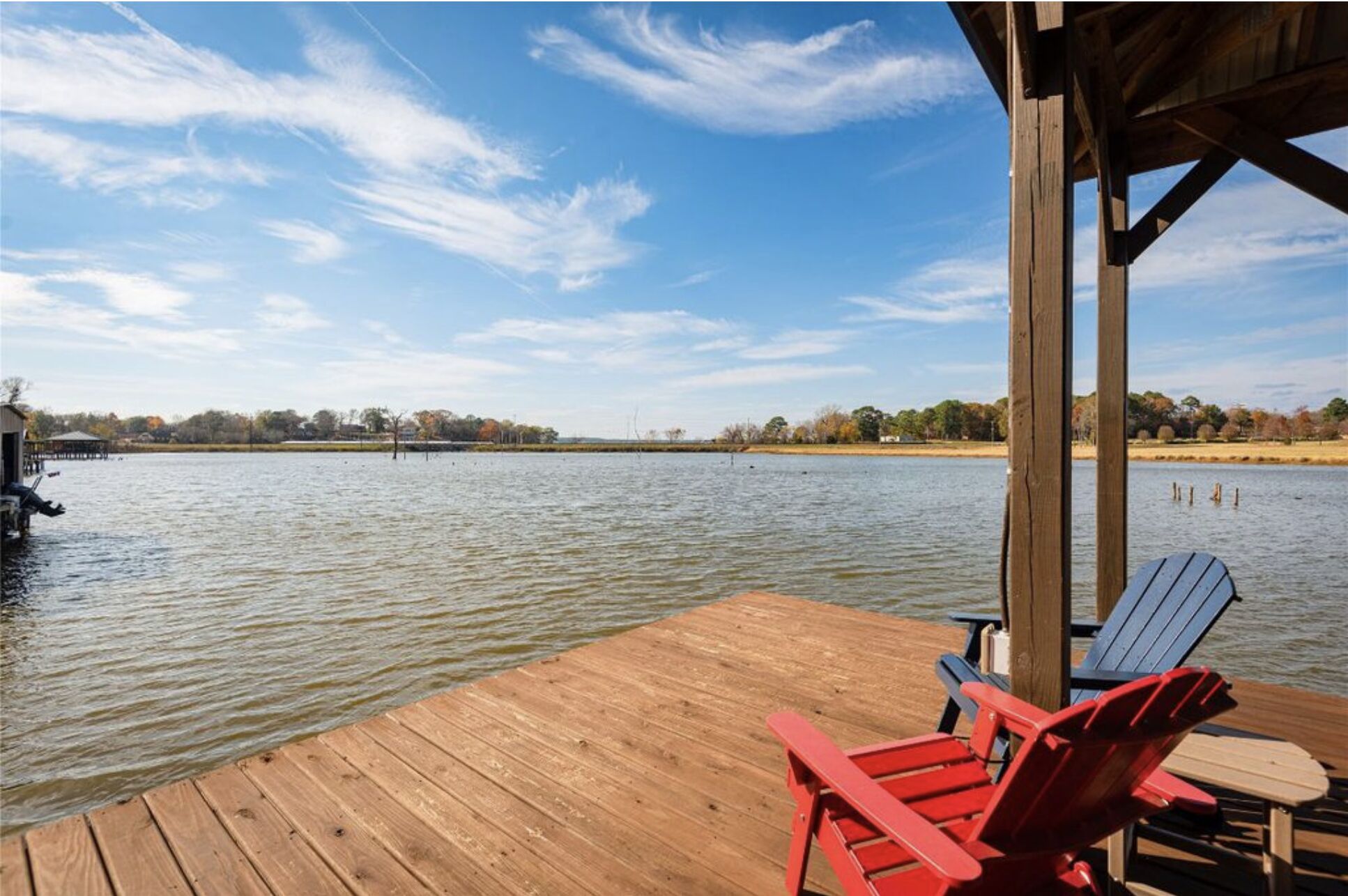 LARGE WATERFRONT+Private Boat Dock for your boat, Fishing, Remodeled+4 Kayaks!