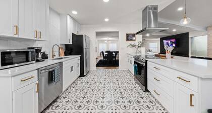 Spacious 6 Bed House| Airport | Pet-Friendly | AFB
