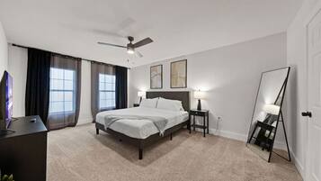 6 bedrooms, desk, iron/ironing board, travel cot